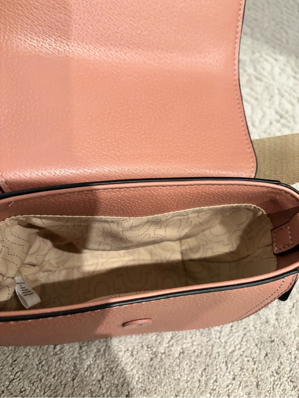 True Religion Crossbody Bag Pink NWT - Picture 3 of 4